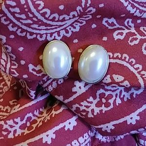 Earrings Gold tone Pearl Clip on Vintage JEWELRY